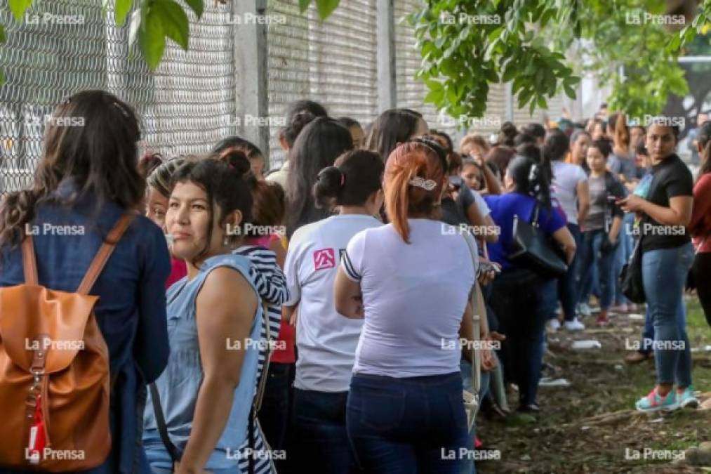 Los más jóvenes lamentan que regularmente soliciten personal con experiencia ya que para ellos es difícil obtener un primer empleo.