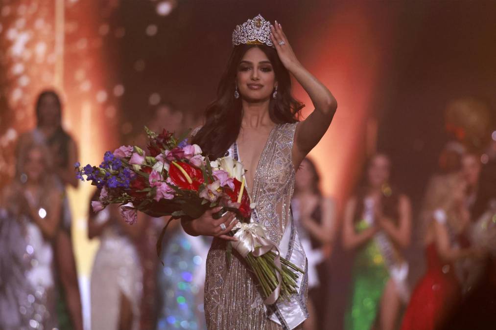 Durante la ceremonia, en la pregunta final previo a su coronación, la joven envió un mensaje a las jóvenes de todo el mundo: “Sepan que son únicas y que eso es lo que las hace hermosas. Dejen de compararse con otras y hablemos de otras cosas más importantes que están pasando en el mundo”.