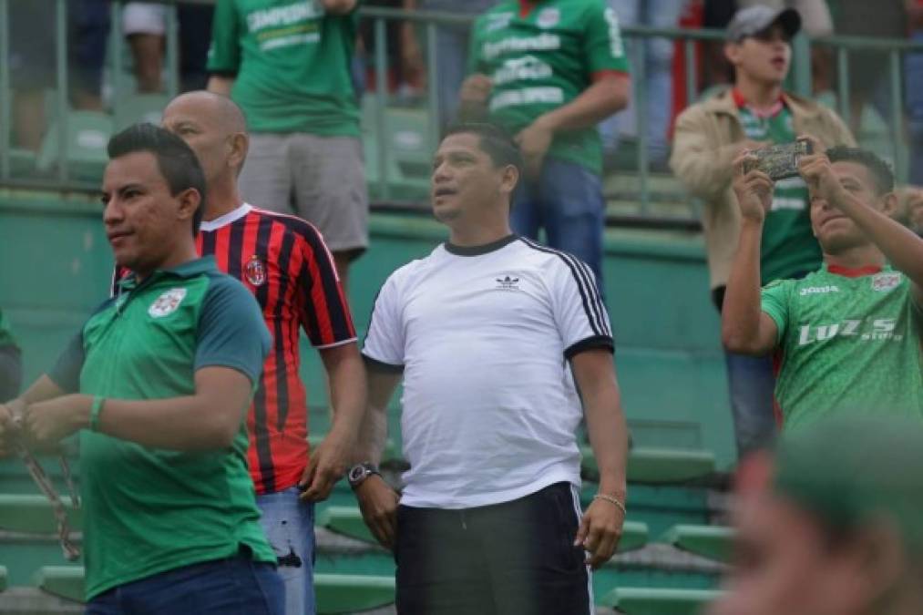 Óscar 'Pescado' Bonilla, ex jugador del Marathón, estuvo presente en las gradas dle estadio Yankel Rosenthal.