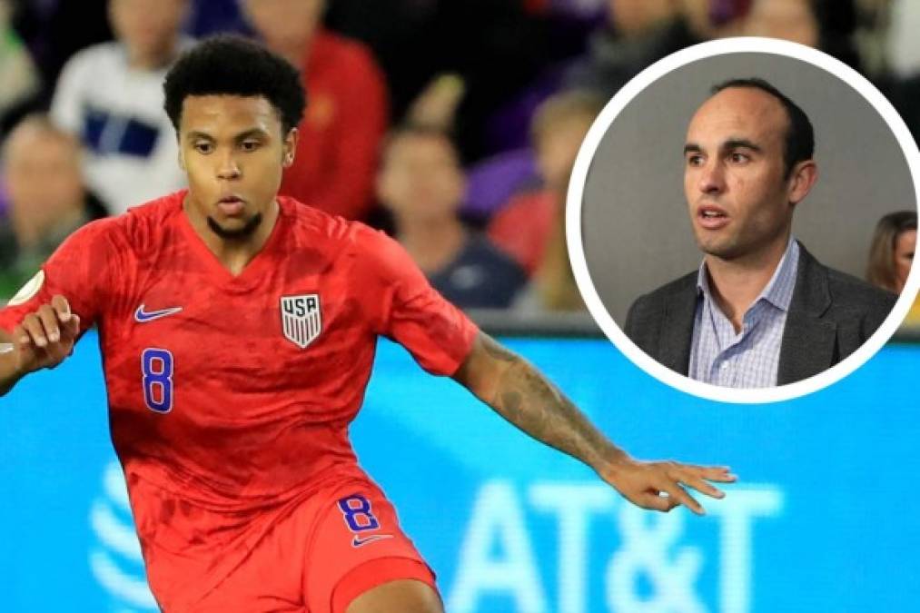 El excapitán de Estados Unidos, Landon Donovan, habló del tema de Weston McKennie tras su indisciplina y aseveró que su comportamiento es muy arrogante. 'Sé qué pasó, pero no lo diré. Lo que sí diré es que estoy increíblemente decepcionado de Weston (McKennie). Entiendo que estando en la Juventus, en una temporada tan larga, estés sentado en casa mes tras mes y quieras recibir gente en tu casa. ¿Es lo más inteligente? No, pero lo entiendo. Pero esta es una semana de tu vida con tres juegos cruciales, no sólo para ti, sino para tus compañeros y tu país para ir a un Mundial. El nivel de egoísmo va más allá'.