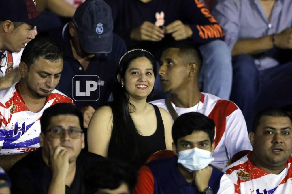 Cientos de aficionados llegaron al estadio Argelio Sabillón para alentar al Real Juventud.