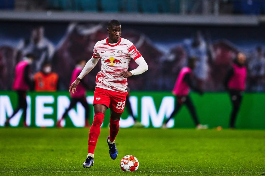 Nordi Mukiele (RB Leipzig) - El defensa francés es otra de las opciones que ha visto Ten Hag para su United. Tiene 24 años y un valor de mercado de 25 millones de euros.