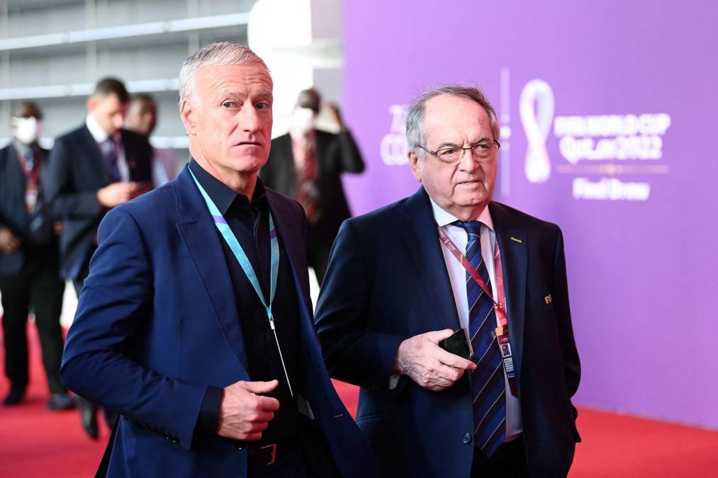 El entrenador de Francia, Didier Deschamps, y el presidente de la Federación Francesa de Fútbol (FFF), Noel Le Graet.