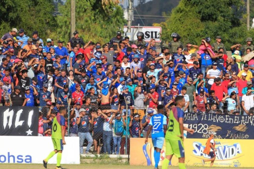 Una marea azul se apoderó de Danlí. Muchos aficionados del Motagua asistieron al estadio Marcelo Tinoco para apoyar a su equipo ante Real de Minas.