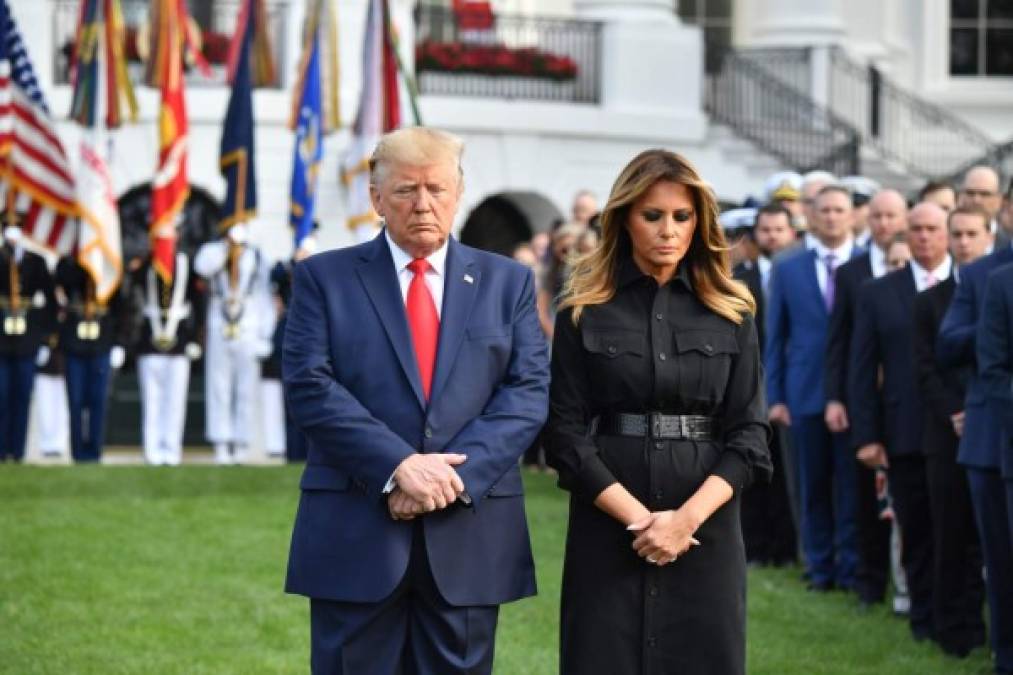 Antes de trasladarse al Pentágono, Trump y su esposa Melania recibieron en la Casa Blanca a algunos familiares de víctimas y sobrevivientes de los ataques, e hicieron un momento de silencio.