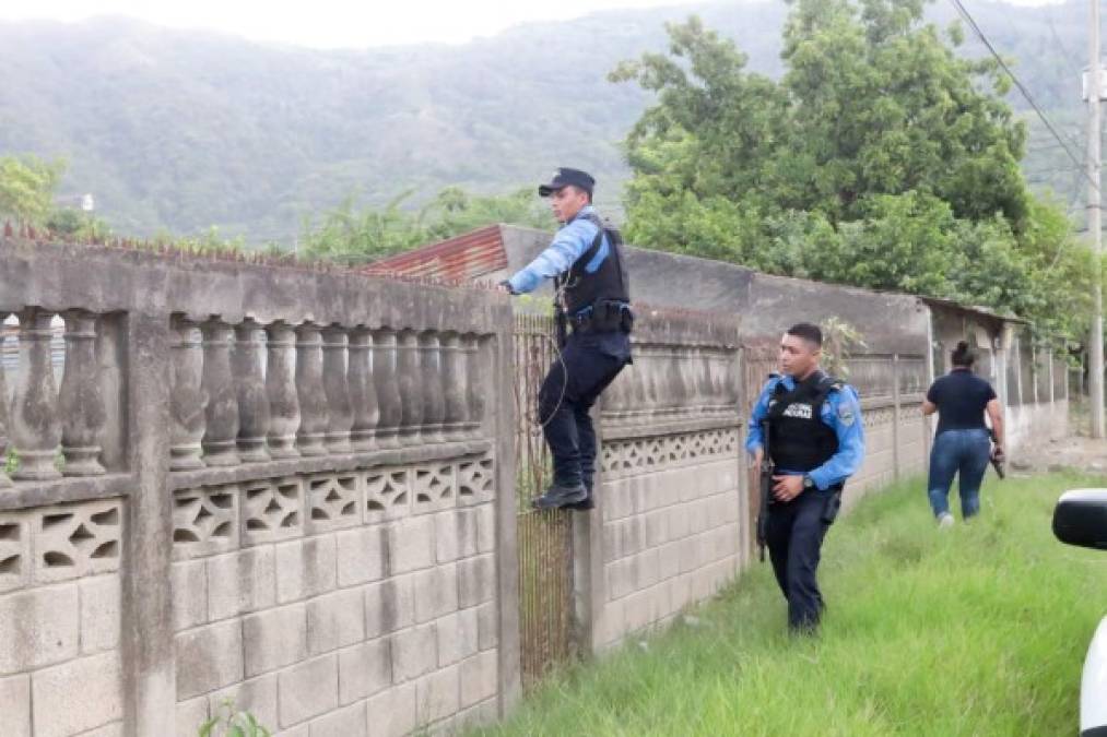 En el vehículo se encontraron tres armas de fuego.