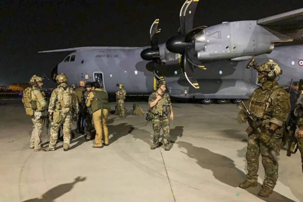 El avión aterrizó en Catar, según el sitio FlightAware. Fuentes militares estadounidenses no precisaron su destino.