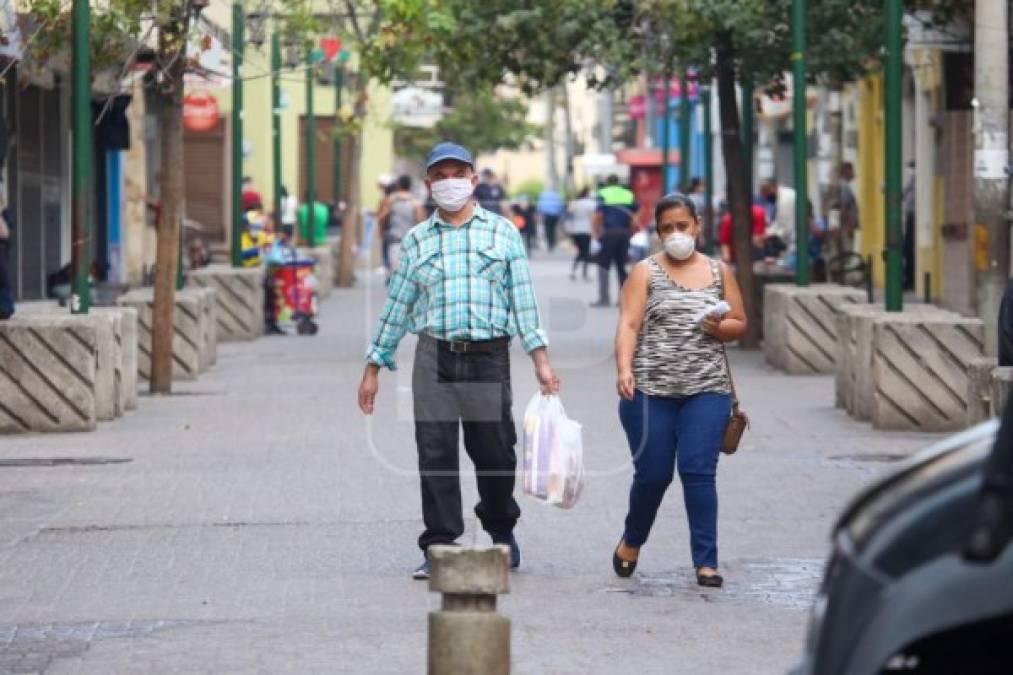 Los días sábado y domingo queda prohibida la circulación de vehículos, salida de personas a nivel nacional, salvo las excepciones ya establecidas.