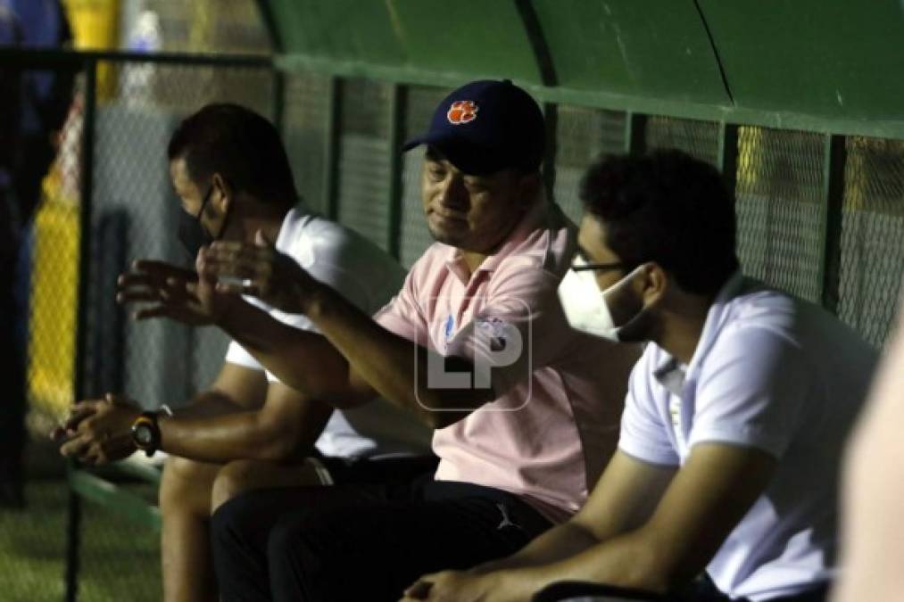 El sufrimiento de Reynaldo Tilguath en el banquillo en El Progreso.