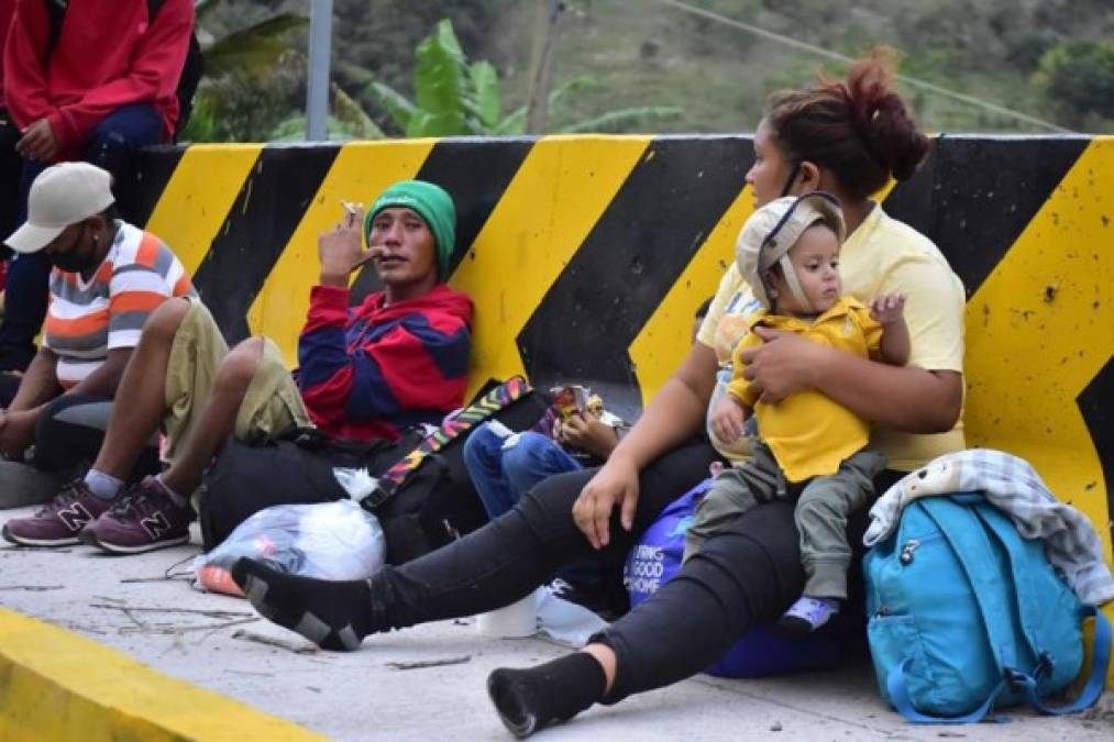 FOTOS: Alto número de niños y jóvenes hondureños, el rostro de la caravana migrante