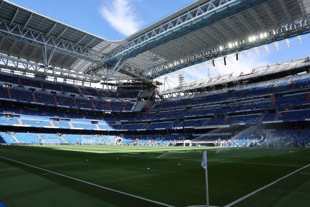 106 días después volvió el Real Madrid a su casa, un Santiago Bernabéu que sigue en plenas obras de remodelación y para poder avanzarlas se llegó a un acuerdo por el cual el conjunto blanco disputó sus tres primeros partidos de temporada fuera de casa, todos ellos -Almería, Celta de Vigo y Espanyol- con victoria.