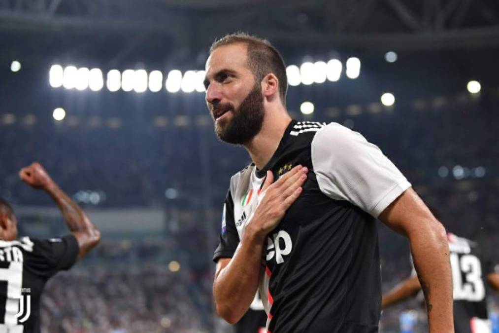 Gonzalo Higuaín: Delantero argentino de 32 años de edad.