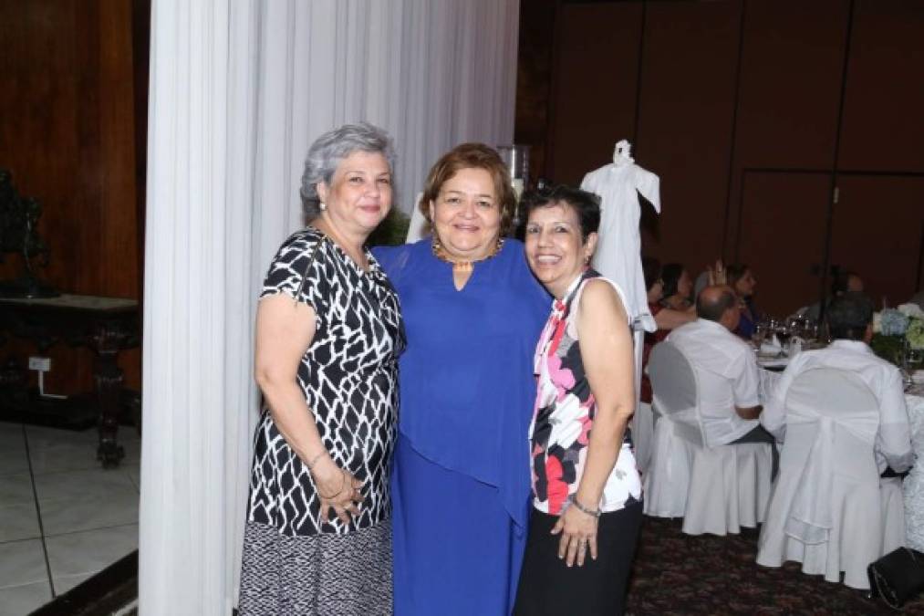 Roxana Barleta, Lourdes Rodezno y Ana Williams.