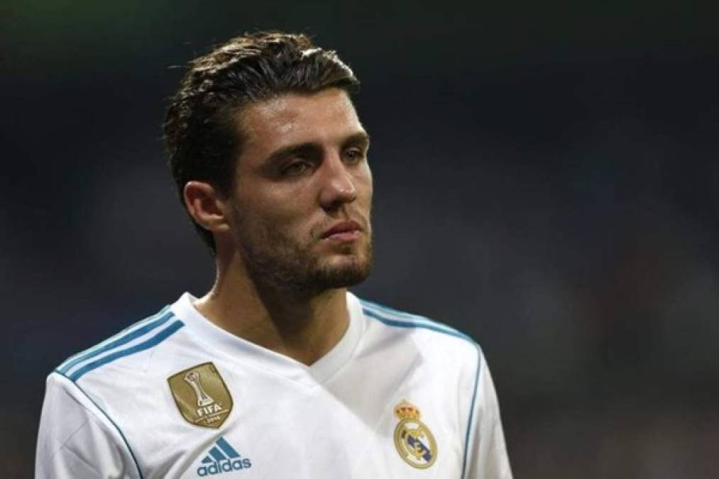 El croata Mateo Kovacic se despidió del Real Madrid tras ser cedido a préstamo al Chelsea: 'Después de tres años llenos de títulos, he decidido seguir adelante. A pesar de que nuestros caminos se han separado ahora, quiero agradecer a toda la familia del Real Madrid y todos sus fans por ser parte de una parte magnífica de mi vida que nunca olvidaré', dijo.