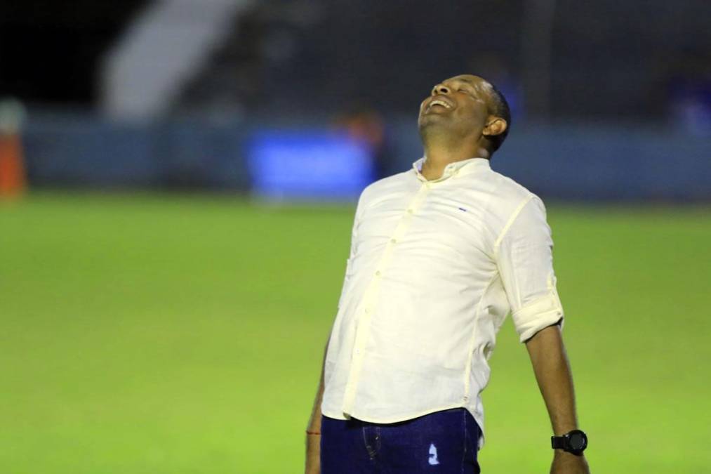 Así se lamentaba el entrenador Raúl Cáceres durante el Clásico Ceibeño.