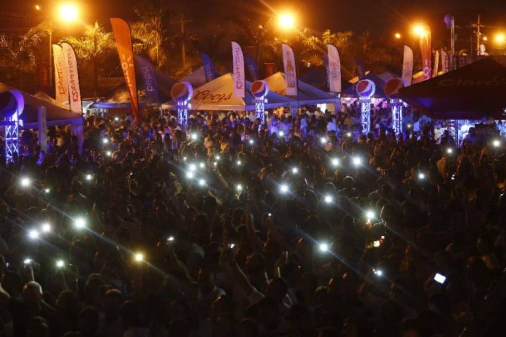 Los sampedranos llenaron el concierto. ¡Antes de las 4:00 pm ya no habían boletos para el concierto!