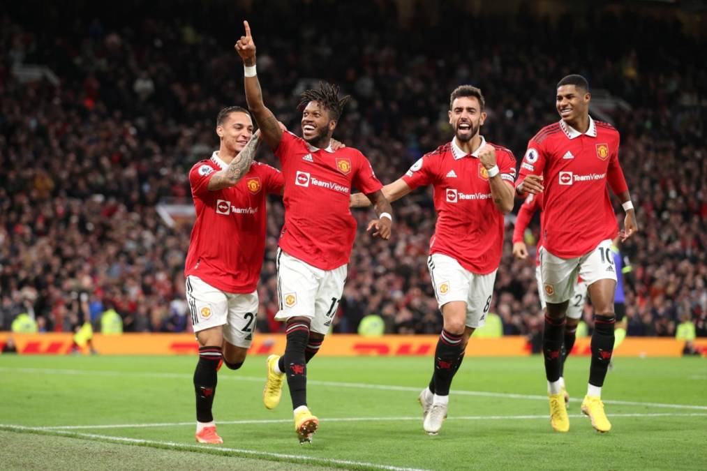 El Manchester United se impuso al Tottenham por 2-0 con goles del brasileño Fred (47) y el portugués Bruno Fernandes (69). Un gran triunfo de los Reds Devils para acercarse a puestos Champions.