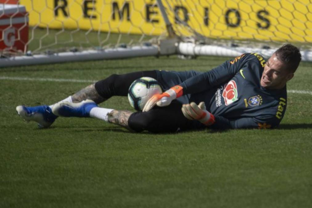 Ederson Moraes fue el portero titular ante Qatar y contra Honduras será suplente tras la incorporación de Allison.