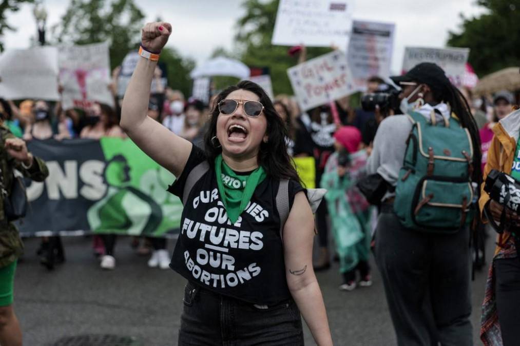 Si la mayoría conservadora del tribunal - seis de los nueve jueces- tumbara “Roe contra Wade”, no se prohibiría el aborto en el país, pero los estados tendrían rienda suelta para vetarlo.