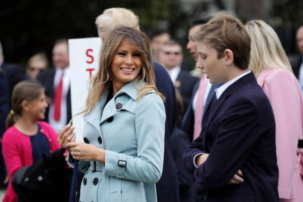 Barron Trump, el único hijo de la pareja presidencial, asistió al evento con sus padres, aunque este año no participó en la tradicional carrera. Barron acaba de cumplir 12 años de edad.