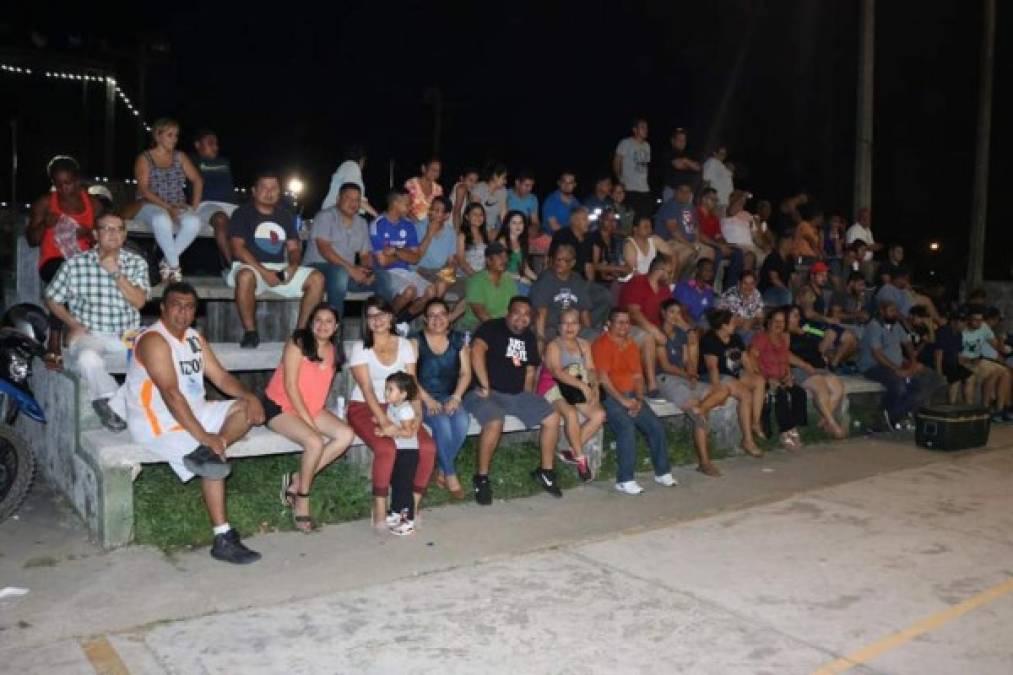 Los porteños se hicieron presente en gran cantidad para ver el debut de 'Rambo' de León en el baloncesto.