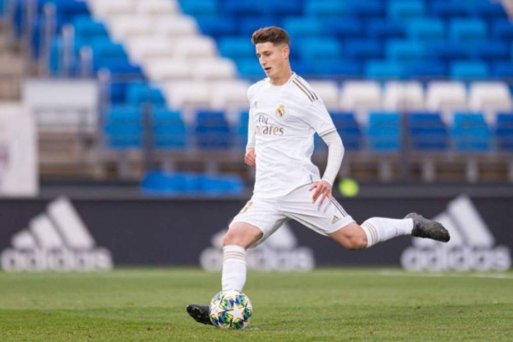 Miguel Baeza, centrocampista del Real Madrid Castilla, que ha cuajado una excelente campaña bajo las ordenes de Raúl González, se encuentra muy cerca de cerrar su fichaje por el Celta de Vigo. Las negociaciones están próximas a cerrarse en tres millones de euros por el 50% de los derechos del jugador. Con esta operación, el conjunto blanco se reserva una opción tanto sí desea recuperarlo como si el Celta decide venderlo.