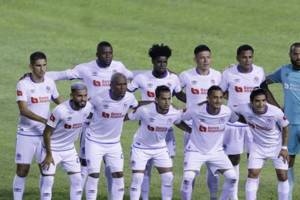 El equipo titular del Olimpia también se foto la tradicional foto posada.