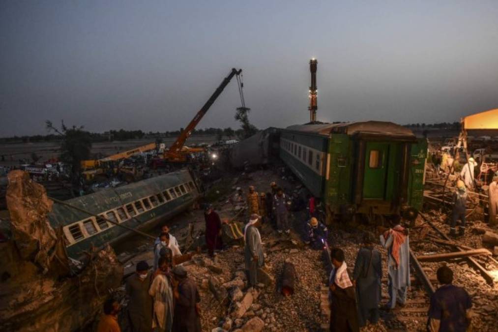 Railway workers carry out rescue operations at the site of a train accident in Daharki area of the northern Sindh province on June 7, 2021, as at least 43 people were killed and dozens injured when a packed Pakistani inter-city train ploughed into another express that had derailed just minutes earlier, officials said. (Photo by Asif HASSAN / AFP)