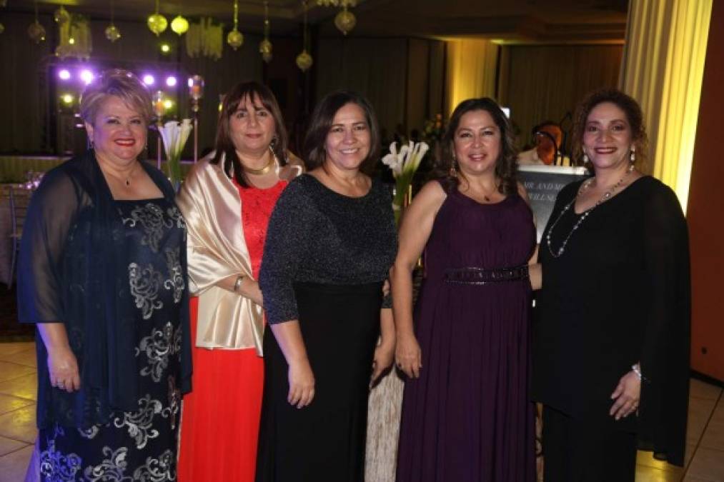 Jenny Navarro, Soraya Canahuati, Carolina Tróchez, Alba Luz Villacorta y Dixiana Castillo.