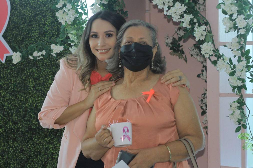 Lovely Granados y Delma Rodríguez