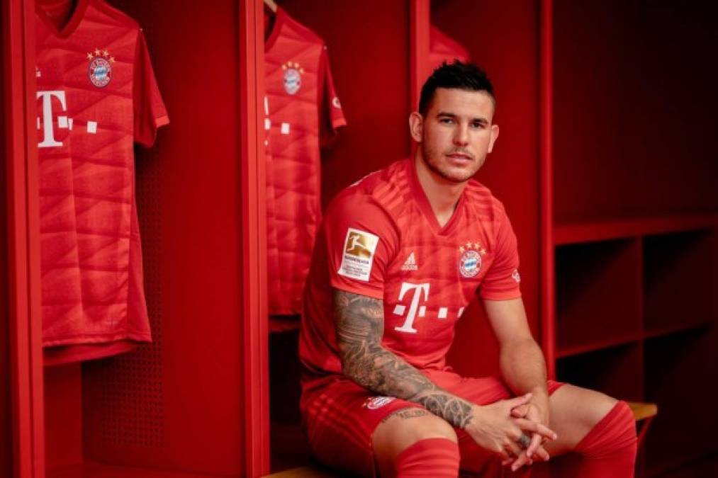 Lucas Hernández: El defensor francés ha posado con la camiseta de su nuevo equipo, el Bayern Múnich y llevará el mítico dorsal 21 de Philipp Lahm. El ex jugador del Atlético de Madrid fue presentado oficialmente en el Allianz Arena.