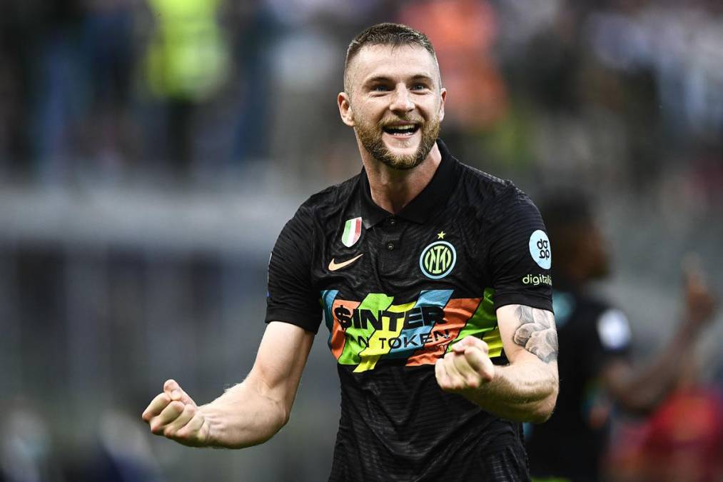 Según informa ‘Sky Sports, el Paris Saint-Germain está dispuesto a subir su oferta por el central eslovaco Milan Skriniar. El Inter de Milan llegó a rechazar 50 millones de euros pero el PSG va a llegar incluso a los 60 millones más variables. Le toca al cuadro italiano aceptar o rechazar de nuevo.