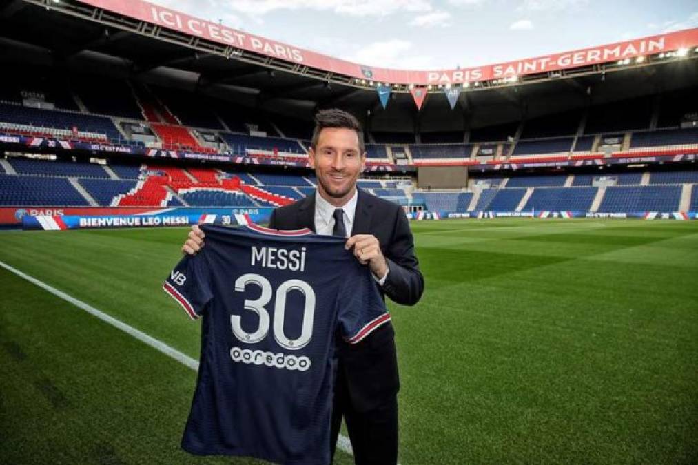 Messi portará el mismo dorsal con el que comenzó su carrera profesional. Con el número 30 inició su camino en el primer equipo del FC Barcelona y con el número 30 arrancará su aventura en el PSG.