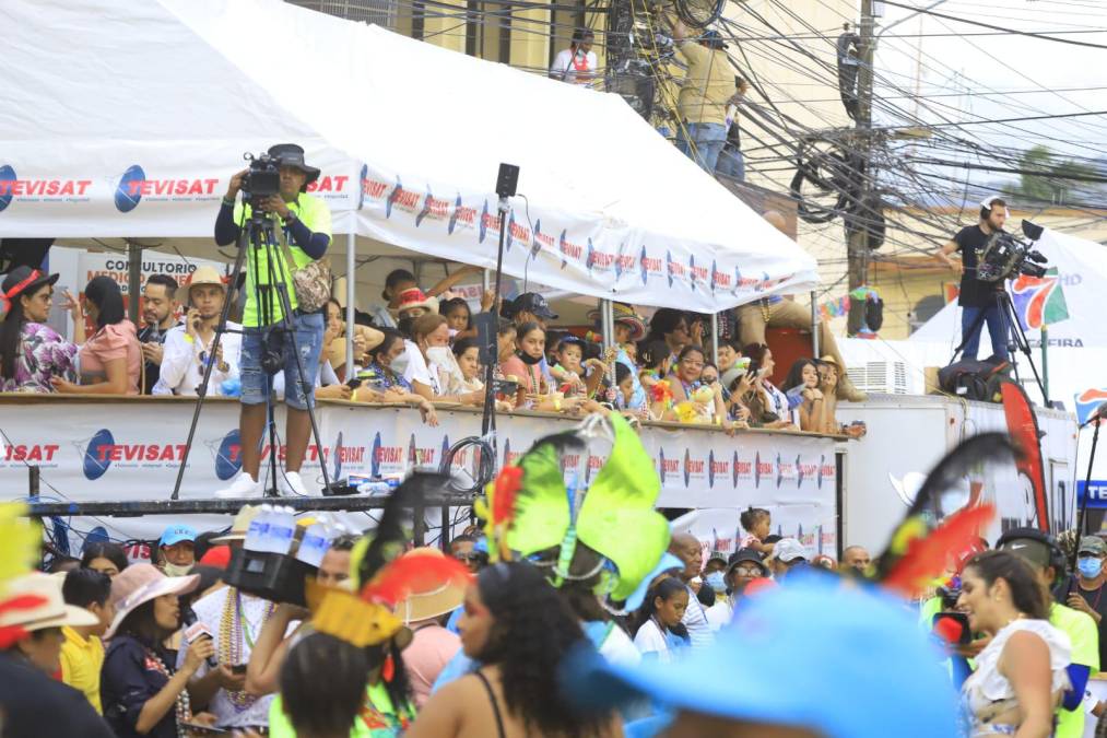 Así disfrutan hondureños y turistas del Gran Carnaval de La Ceiba 2022