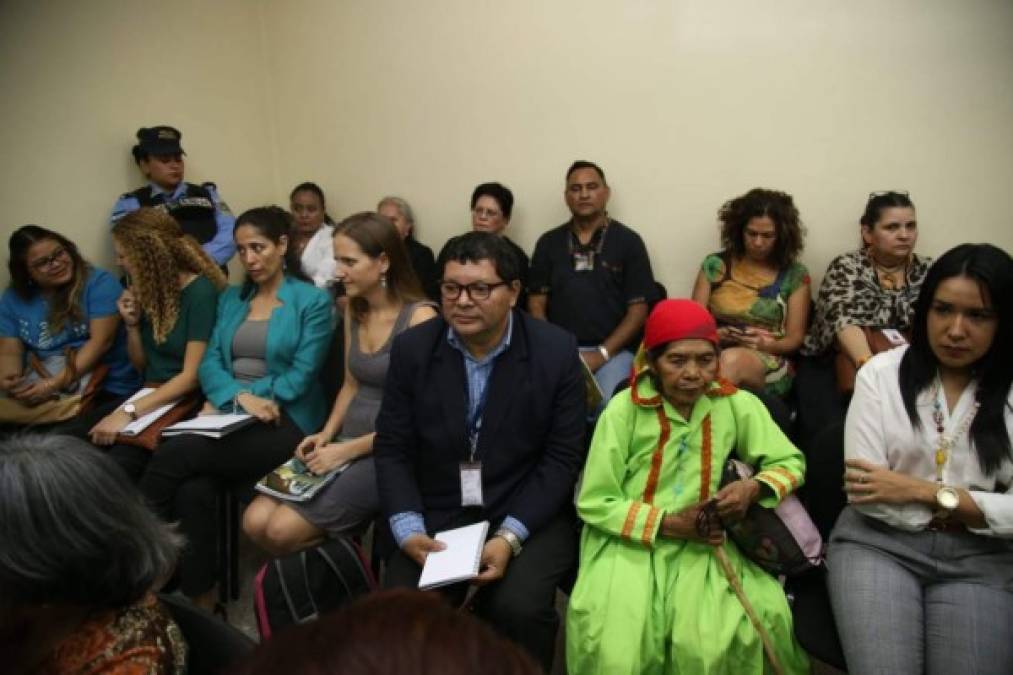 Allegados y amigos de la ambientalista, así como de la etnia lenca llegaron hasta los tribunales en Tegucigalpa para escuchar el fallo contra los imputados.