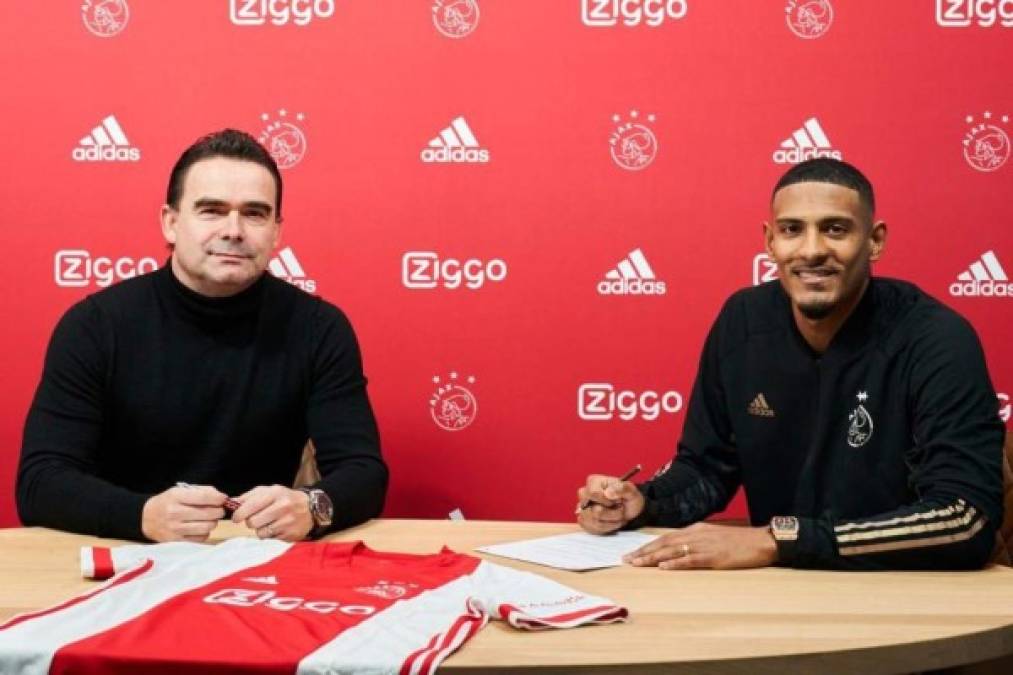 El Ajax ha llegado a un acuerdo con el West Ham para el traspaso de Sébastien Haller. El delantero firmará un contrato de cuatro temporadas y media, de modo que se compromete hasta el 30 de junio de 2025. Los neerlandeses han pagado 22,5 millones de euros al club inglés por el jugador franco-marfileño.