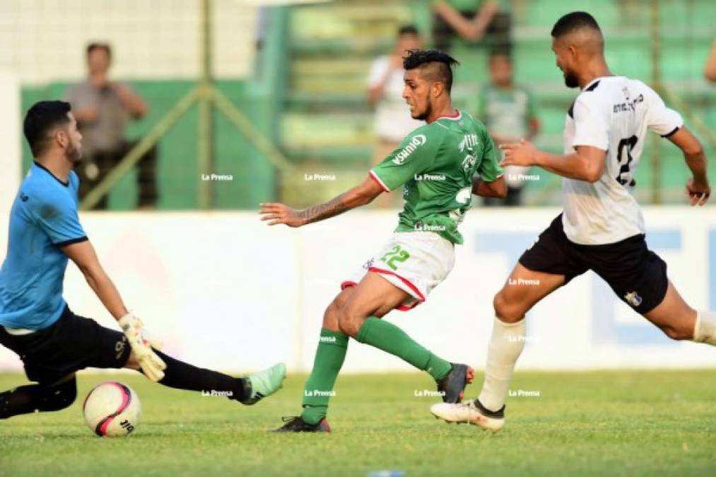 Henry Romero al momento de vencer a Justin Pérez para el 5-0 del Marathón.