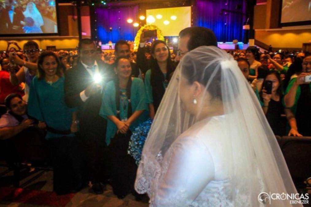 Antes del enlace se realizó la prédica que cada domingo se lleva a cabo en la iglesia.