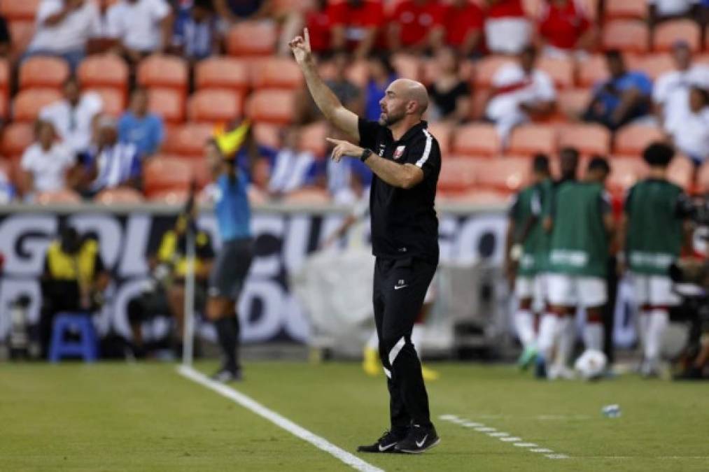 El seleccionador de Catar se formó como DT en La Masía donde estuvo diez años dirigiendo en las fuerzas básicas del Barcelona y desde 2006 se marchó al fútbol árabe donde ha tenido su mayor experiencia como profesional. Ha dirigido a la Sub-19, Sub-20, Sub-23 y ahora a la Selección mayor de Qatar.