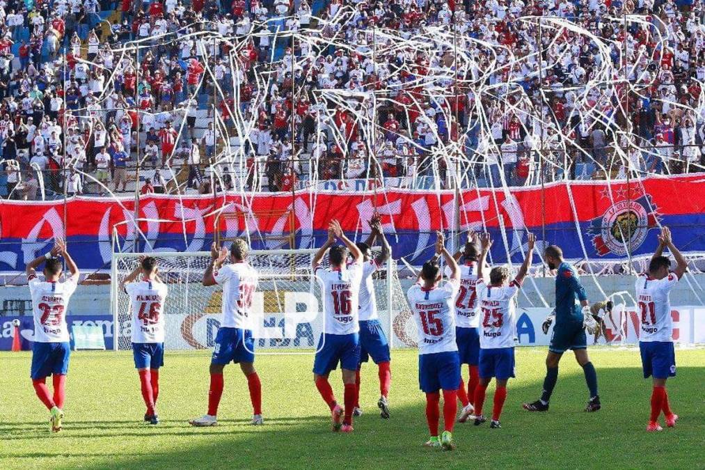 El ambientazo que armó la Ultra Fiel para recibir al Olimpia en el estadio Morazán antes del inicio del partido ante Marathón.