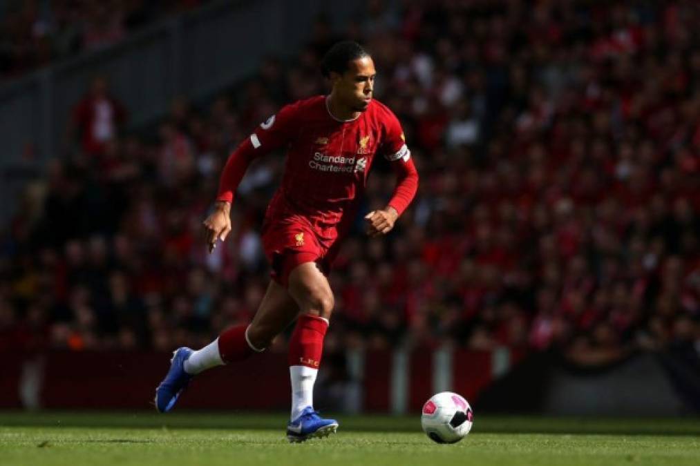 Virgil van Dijk sufrió apendicitis, peritonitis y una infección renal, situación que logró superar pese a que los pronósticos de esa enfermedad no suelen ser muy positivos.