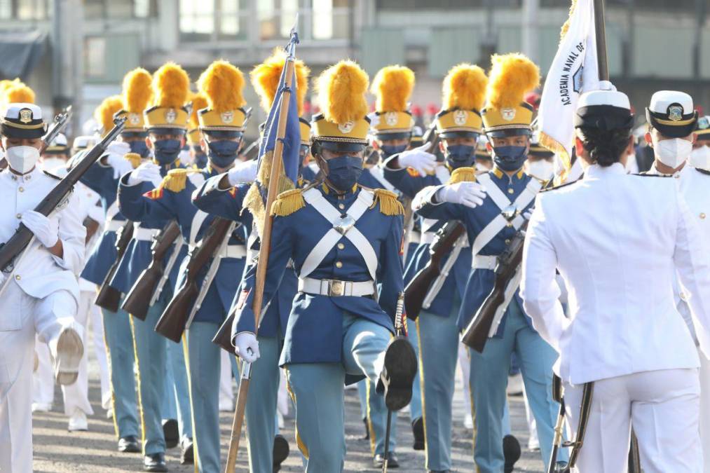 Elegancia, honor y aplomo, las Fuerzas Armadas se lucen en el Día de Independencia