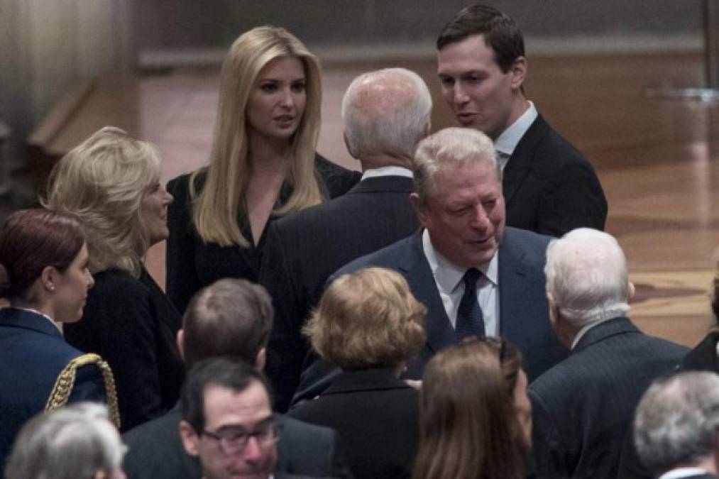 La hija favorita de Trump, Ivanka, y su esposo Jarred Kushner también acudieron al funeral del ex presidente.