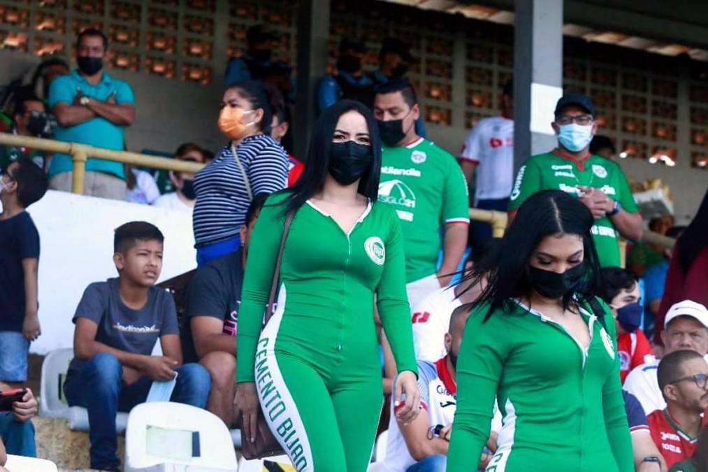 Otra guapa edecán que acaparó muchas miradas en el clásico Marathón-Olimpia.