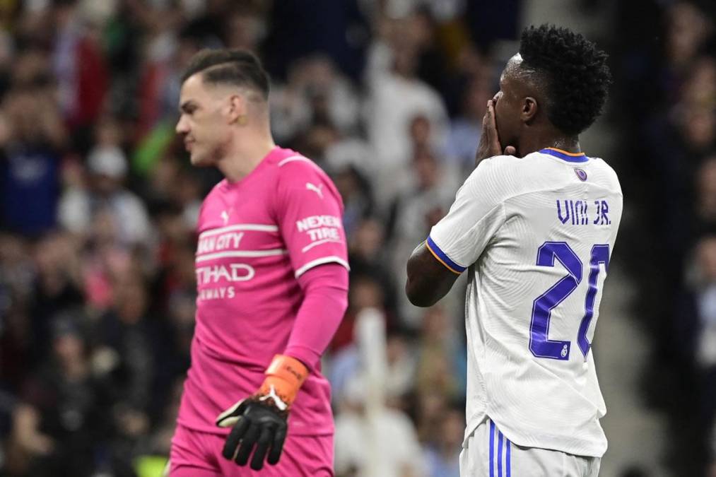 Vinicius se lamenta tras una ocasión fallada contra el Manchester City.