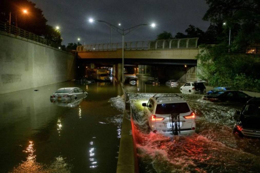 Siete de las víctimas mortales, incluido el menor de 2 años, se han producido en los distritos de neoyorquinos de Queens y Brooklyn, según la cadena NBC, que ubica a los otros dos fallecidos en el condado de Passaic, en Nueva Jersey.