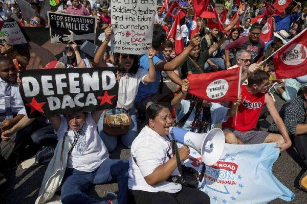 'No nos iremos', clamaron los cientos de manifestantes en Washington.