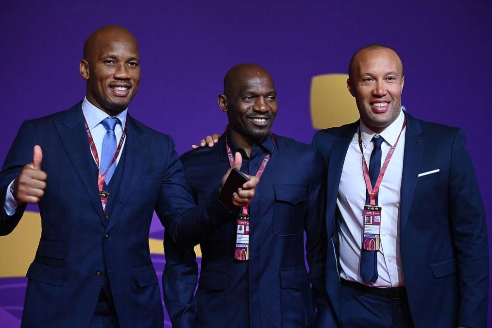 (De izquierda a derecha) El ex futbolista marfileño Didier Drogba, el ex futbolista camerunés Geremi y el ex futbolista francés Mikael Silvestre.