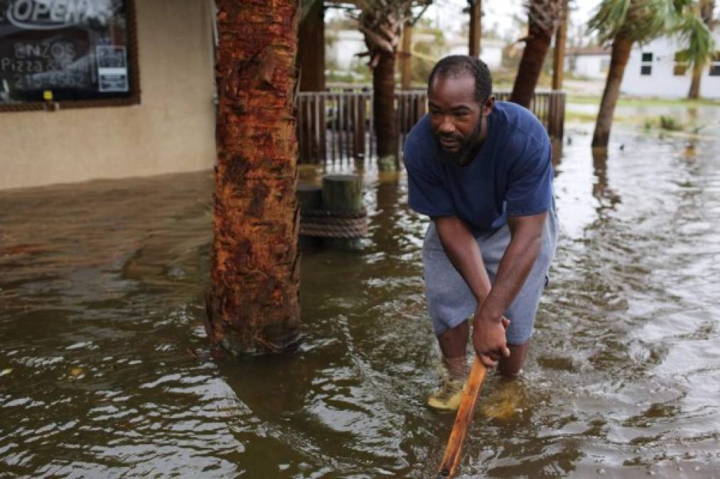 Las inundaciones persistían este jueves en algunas de las zonas afectadas por el monstruoso ciclón.