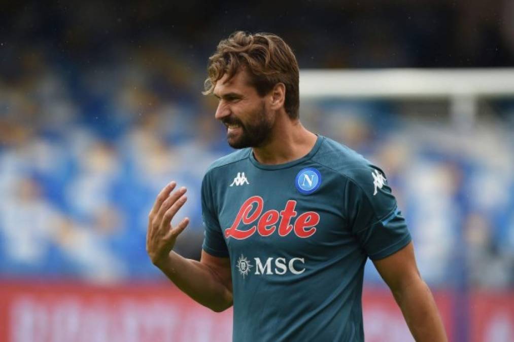 El diario La Gazzetta dello Sport informa que el regreso de Fernando Llorente a la Juventus sigue siendo una posibilidad. La 'Vieja Señora' está en busca de un cuarto delantero y sigue pensando en el español, quien rescindiría este invierno su vínculo con el Napoli.